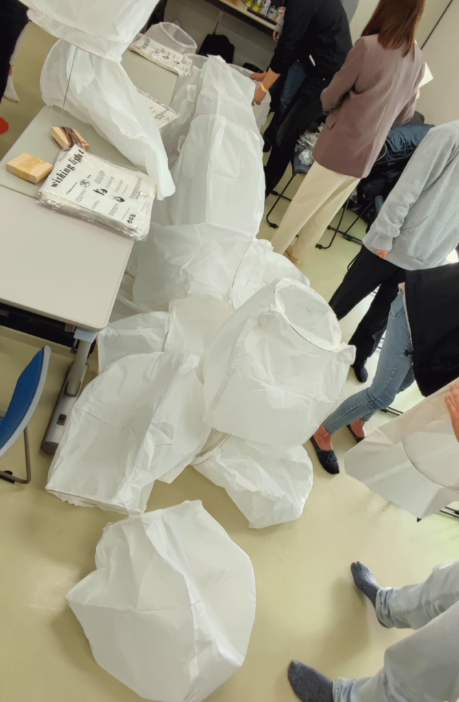 日本スカイランタン協会とボランティアの皆さんでスカイランタンを作成していきます!
