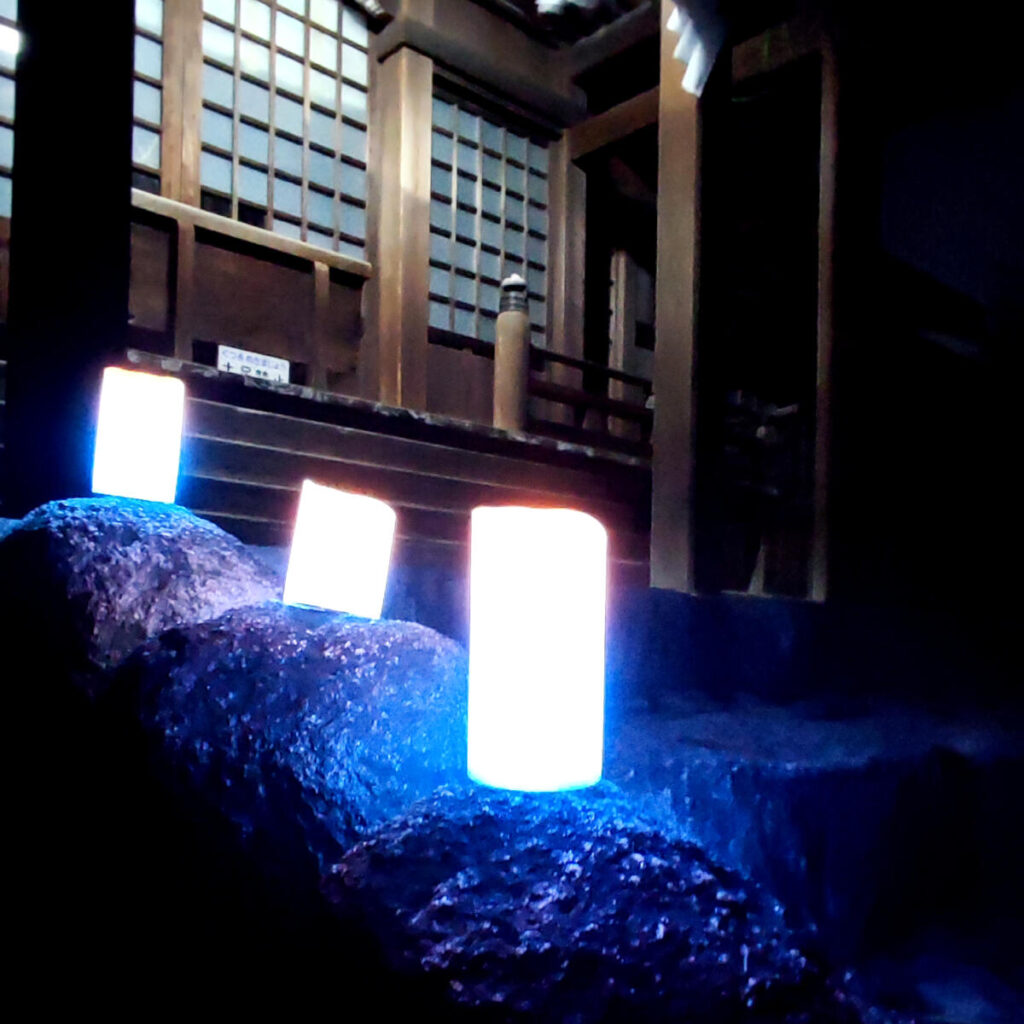 石刀神社ご拝殿前をLEDキャンドルで飾ってみました！JPSLA 日本スカイランタン協会