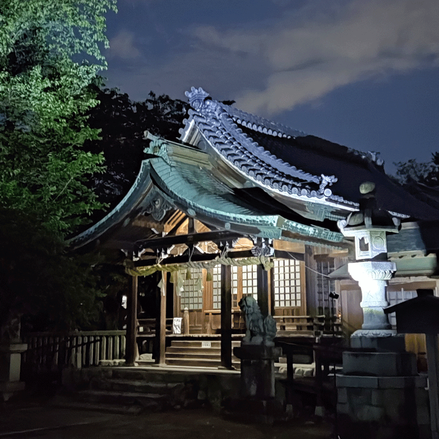石刀神社御拝殿をライトアップテスト